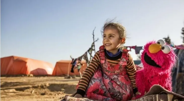 Elmo dice que los niños refugiados son como los de EE.UU.
