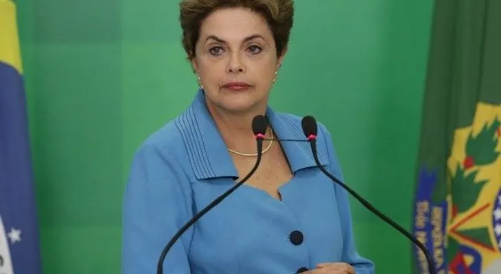 Rousseff, refleja "una enorme tristeza", pero está dispuesta a defender su mandato de "un golpe"