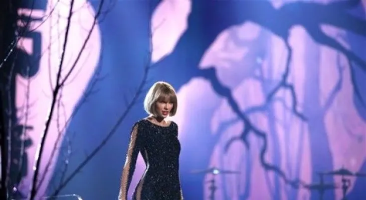 Swift inaugura los Grammy, Kendrick Lamar gana 5 premios