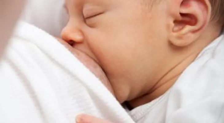 Unos 77 millones de bebés no toman leche materna en primeras horas de vida