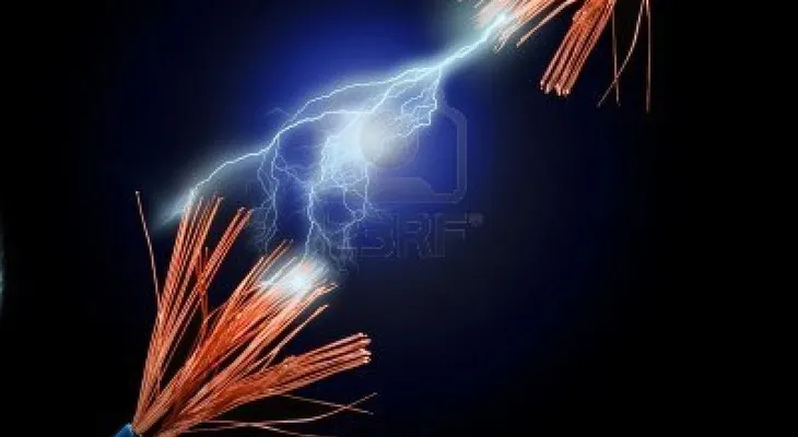 Voluntario de Bomberos sufre descarga eléctrica 
