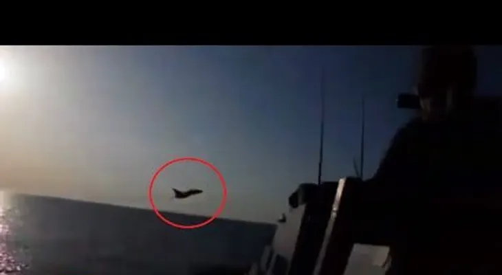 Así asustan cazas rusos a un destructor de EE.UU. (VIDEO)