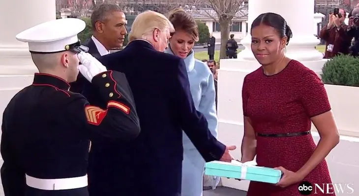 El regalo de Melania Trump a Michelle Obama que incomodó a la primera dama saliente