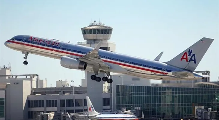 Un pasajero se desmonta de avión, porque pilotos eran mujeres