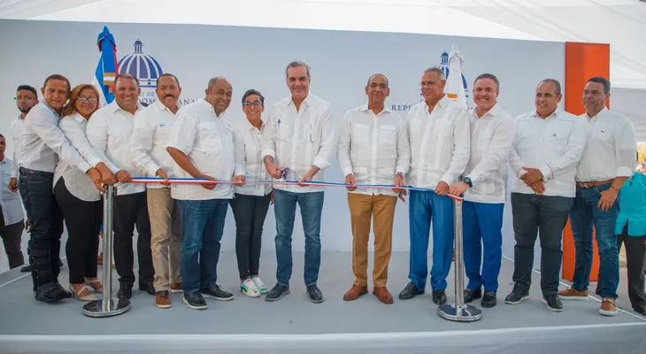 Presidente Abinader inaugura carretera Guayubín-Las Matas de Santa Cruz-Copey