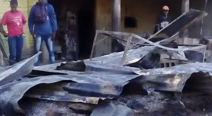 Queman viviendas habitadas por haitianos en Hatillo Palma