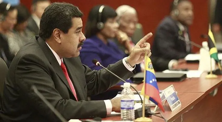 Maduro: Santos tiene una camisa de fuerza que le impuso la oligarquía mediática