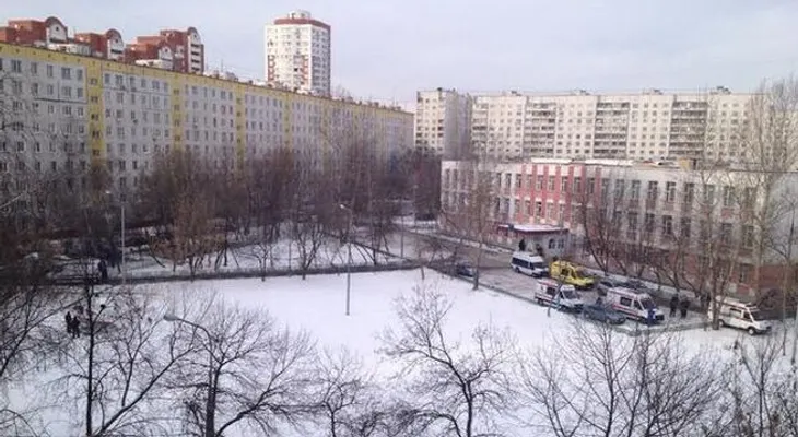 Estudiante mata a un maestro y un guardia en Rusia