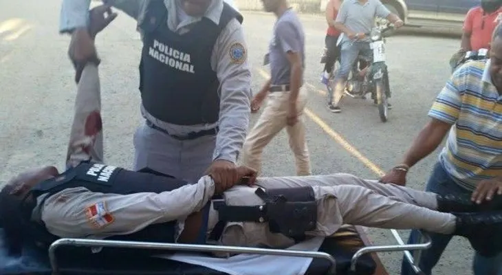 En estado de gravedad agente PN herido durante protestas en Salcedo