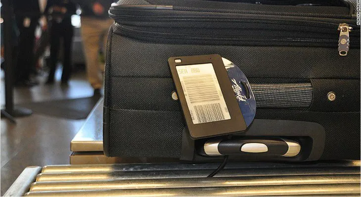 Alaska Airlines inicia pruebas con una etiqueta electrónica de equipaje