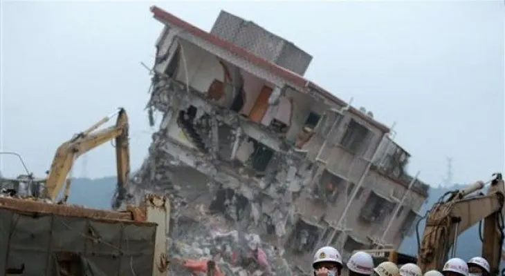 China: Hallan hombre con vida tras 60 horas de caerle alud
