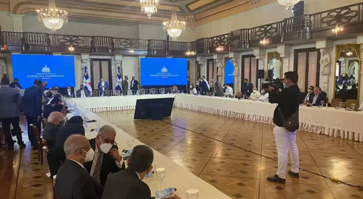 Presidente Abinader convoca liderazgo nacional para el lunes, para seguir tema haitiano
