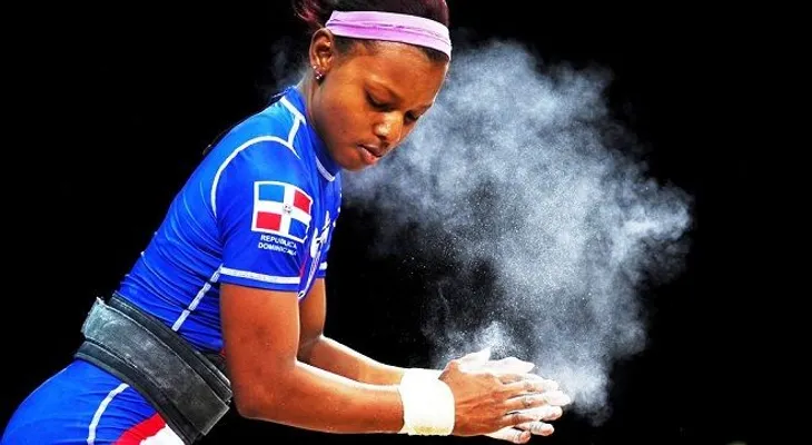 Dominicana Beatriz Pirón gana oro en levantamiento de pesas en Venezuela 