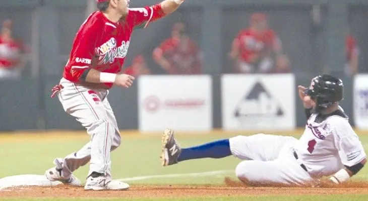 Elián Herrera conecta el tablazo para clasificación RD en Serie del Caribe 