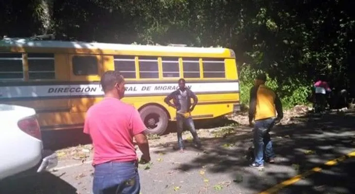Sube a 3 muertos y 27 heridos accidente autobús de Migración llevaba haitianos