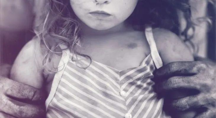 Un tumor convirtió su vida en un infierno de pornografía y pedofilia