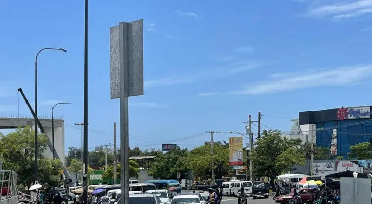 Persisten el caos y el congestionamiento vehicular en el kilómetro 9 de la autopista Duarte