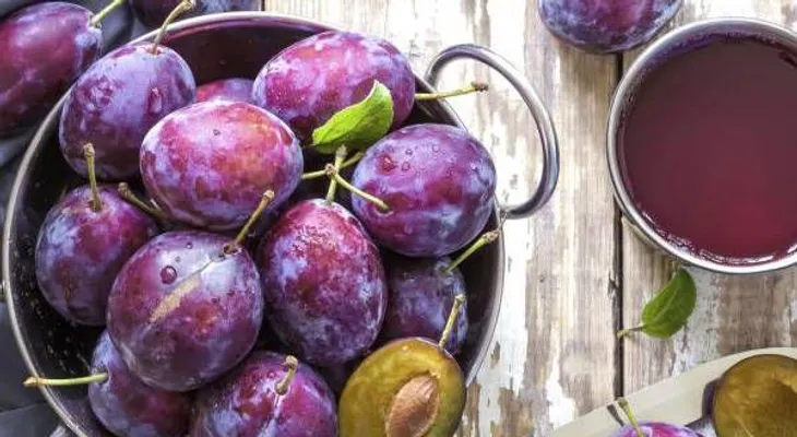 El consumo de cinco ciruelas: Mejora salud de huesos, ojos, la memoria y protege el corazón