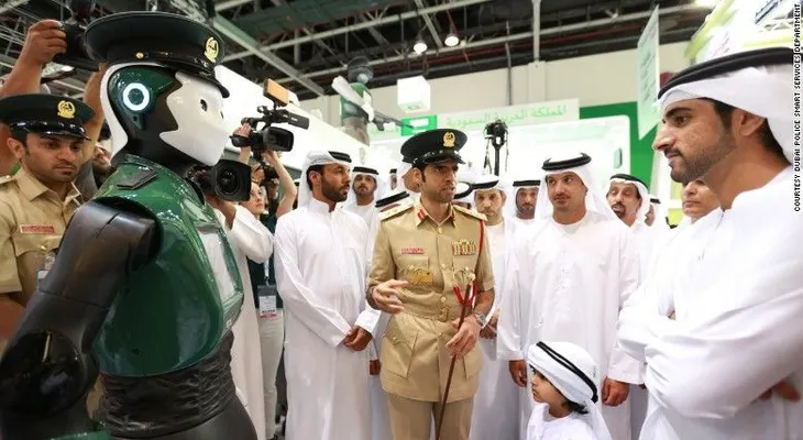Primer robot policía de Dubai fue producido por empresa española