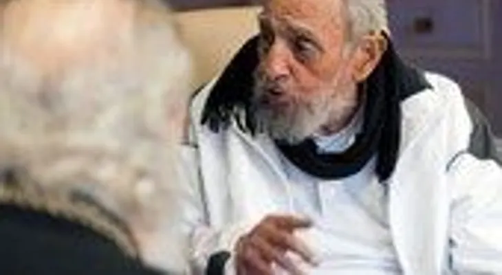 Fidel Castro aparece sorpresivamente en escuela de niños