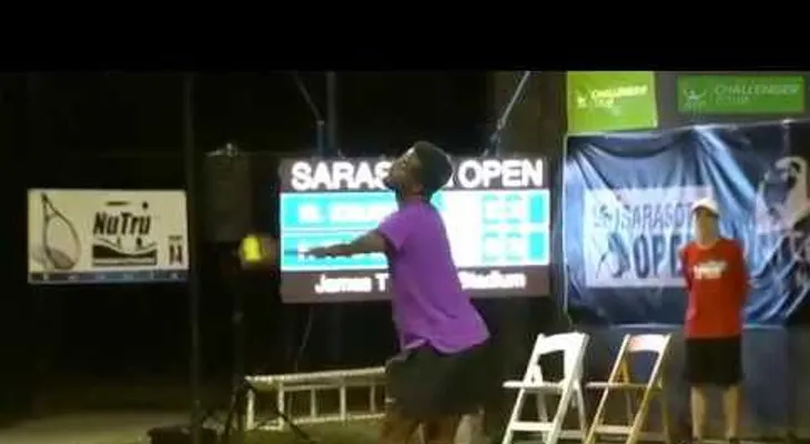 "¡Ay! ¡Ay! ¡Ay...Interrumpen partido de tenis por un ruidoso sexo