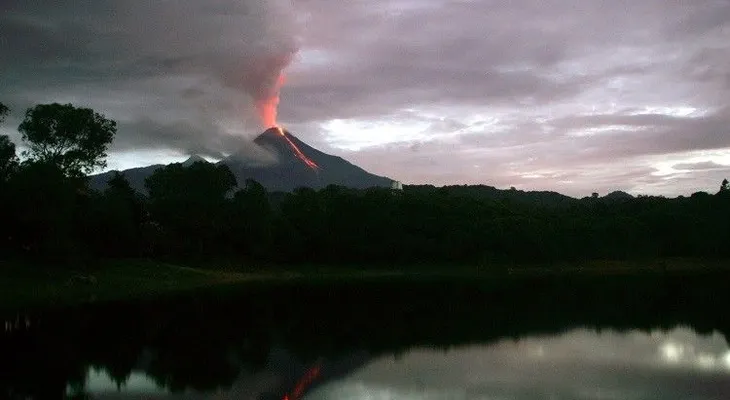 México: Reportan varias explosiones en el volcán de Colima