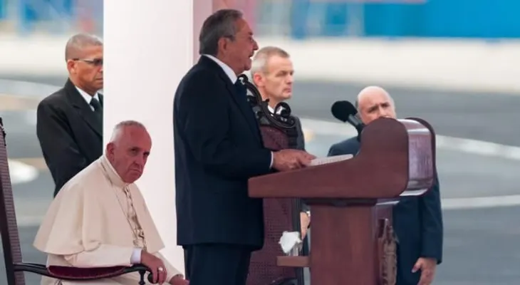 Raúl Castro al Papa Francisco: En nombre de este noble pueblo, le doy la más calurosa bienvenida