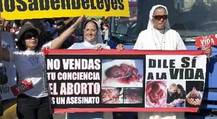 Religiosos vuelven a protestar frente al Congreso Nacional 