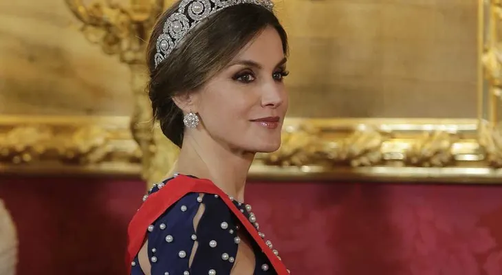  Reina Letizia de España llega a RD bajo estrictas medidas de seguridad por el Aila; será recibida por Danilo