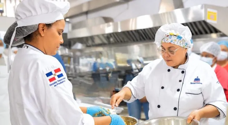 INABIE fortalece la calidad de la alimentación escolar mediante capacitaciones y acompañamiento técnico a 2,244 proveedores*
