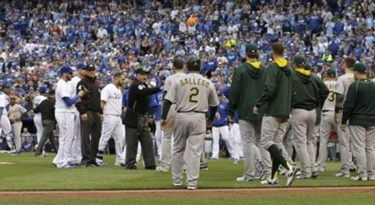 Dominicanos Kelvin Herrera y Yordano Ventura sancionados por incidente con Atléticos 