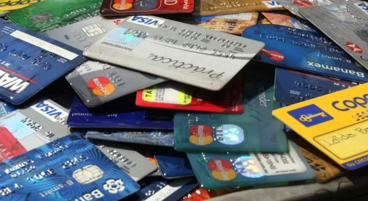 Arrestan ocho hombres tras ocuparles 80 tarjetas presumiblemente clonadas  