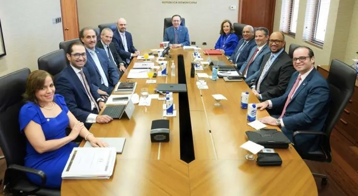Gobernador Valdez Albizu recibió al nuevo jefe misión FMI para República Dominicana, Emilio Fernández-Corugedo