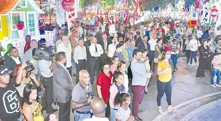 Clausuran "Brillante Navidad"