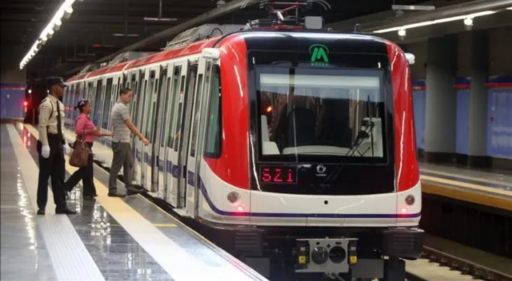 Seguía parada segunda línea del Metro por problema eléctrico
