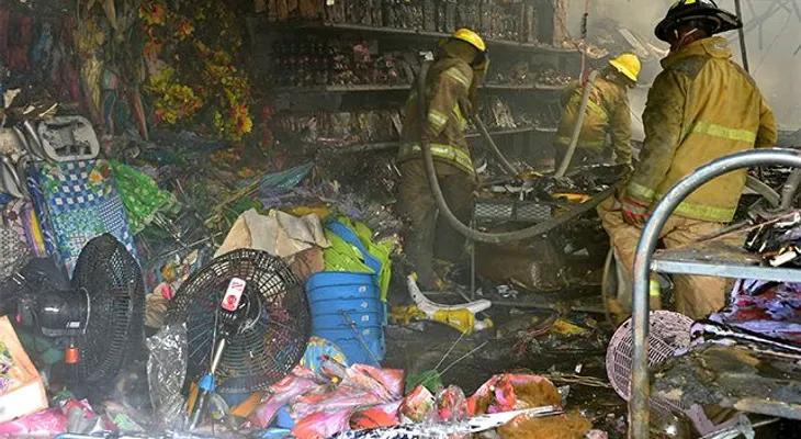Un incendio consume interior de una tienda de Herrera; no hubo heridos
