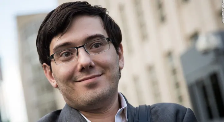 Envían a prisión al polémico empresario Martin Shkreli por amenazar a Hillary Clinton