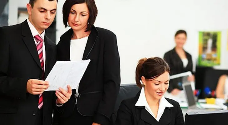 ¿Deben saber las empresas los planes de maternidad de sus empleadas?
