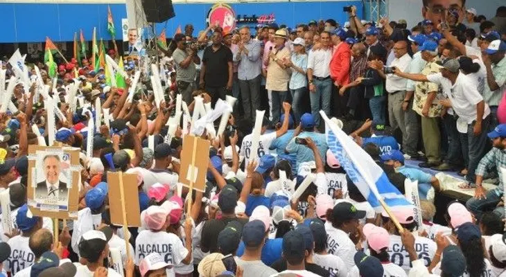 David Collado cierra campaña junto a Hipólito y Carolina Mejía