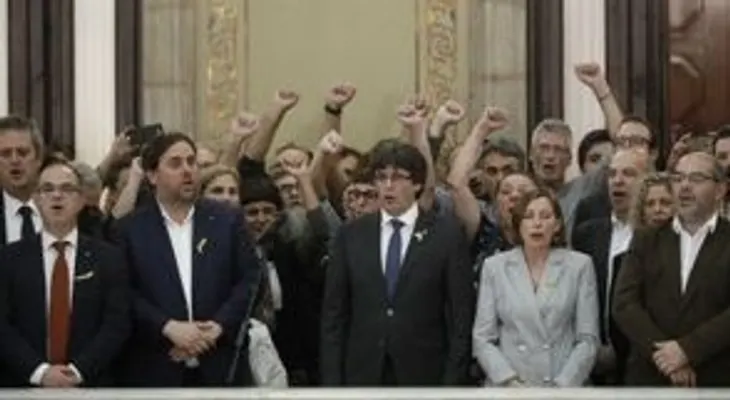 Puigdemont pide "mantener el pulso del país" en "paz, civismo y dignidad"