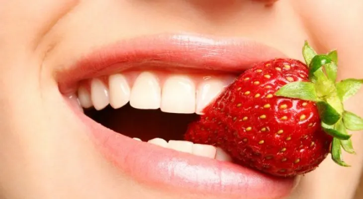 ¡A sonreír! Los alimentos que blanquean tus dientes 
