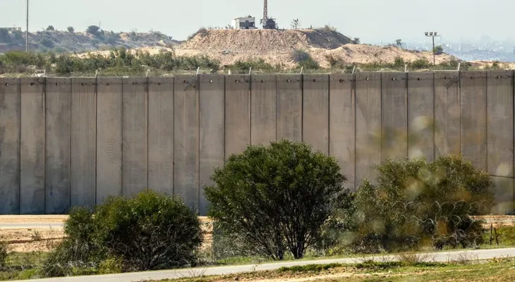 Israel bombardea puestos de Hamas en respuesta a ataque con cohete desde Gaza