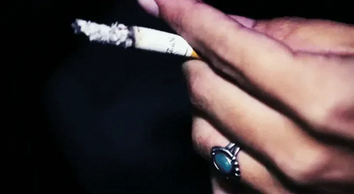 El hoyo en el zapato y el cigarrillo