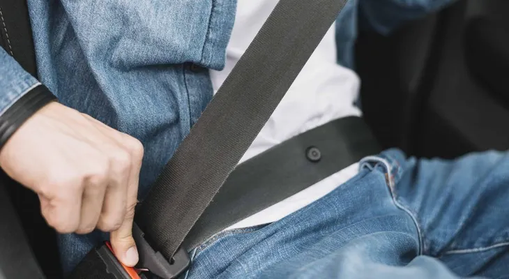 Pasajeros de 16 años en adelante tendrán que usar cinturón de seguridad en NY