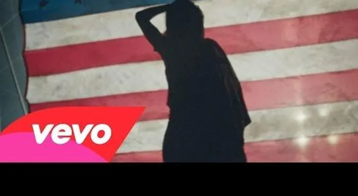 Rihanna se pone patriótica en su nuevo videoclip