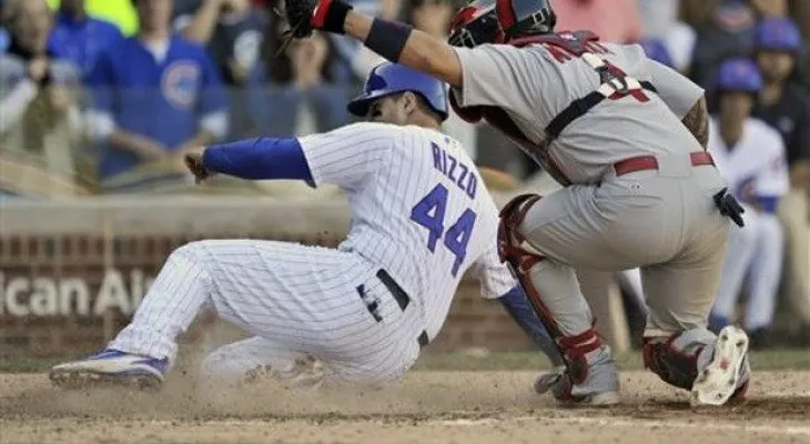 Molina, de Cardenales, se lastima tendón del pulgar
