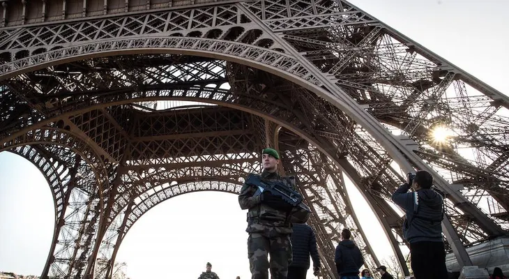 Torre Eiffel y otras atracciones turísticas están cerradas hasta nuevo aviso