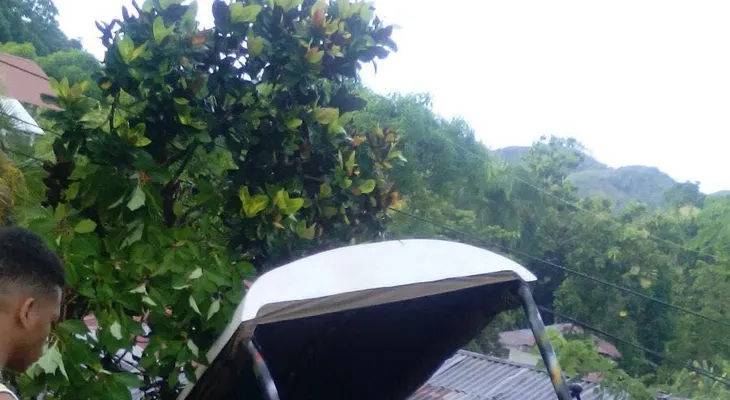 Dos heridos al camioneta estrellarse con vivienda en El Limón