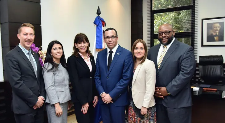 Ministerio de Educación y embajada de EEUU relanzan cooperación para la calidad educativa