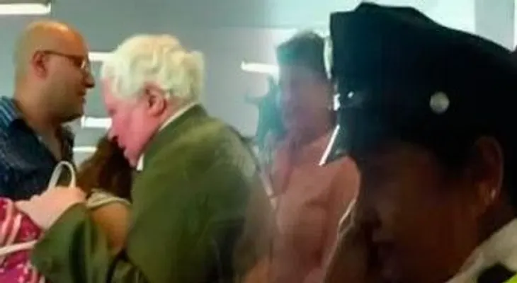 Abuelo dominicano ciego ve por primera vez a sus nietos; mire su reacción